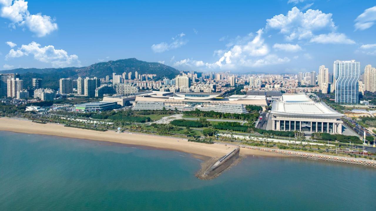 Xiamen International Seaside Hotel -Hotel Corridor Leads To The Stone Exhibition Hall Bagian luar foto