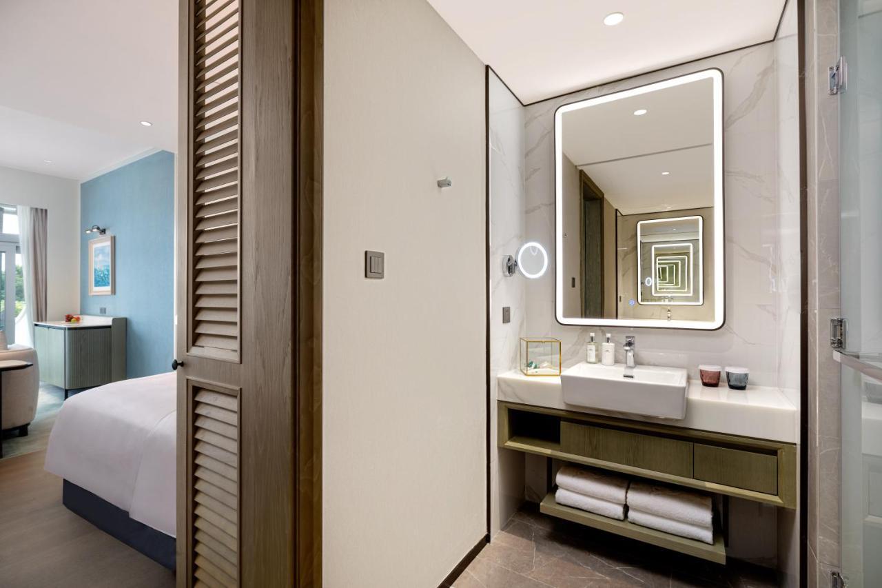 Xiamen International Seaside Hotel -Hotel Corridor Leads To The Stone Exhibition Hall Bagian luar foto