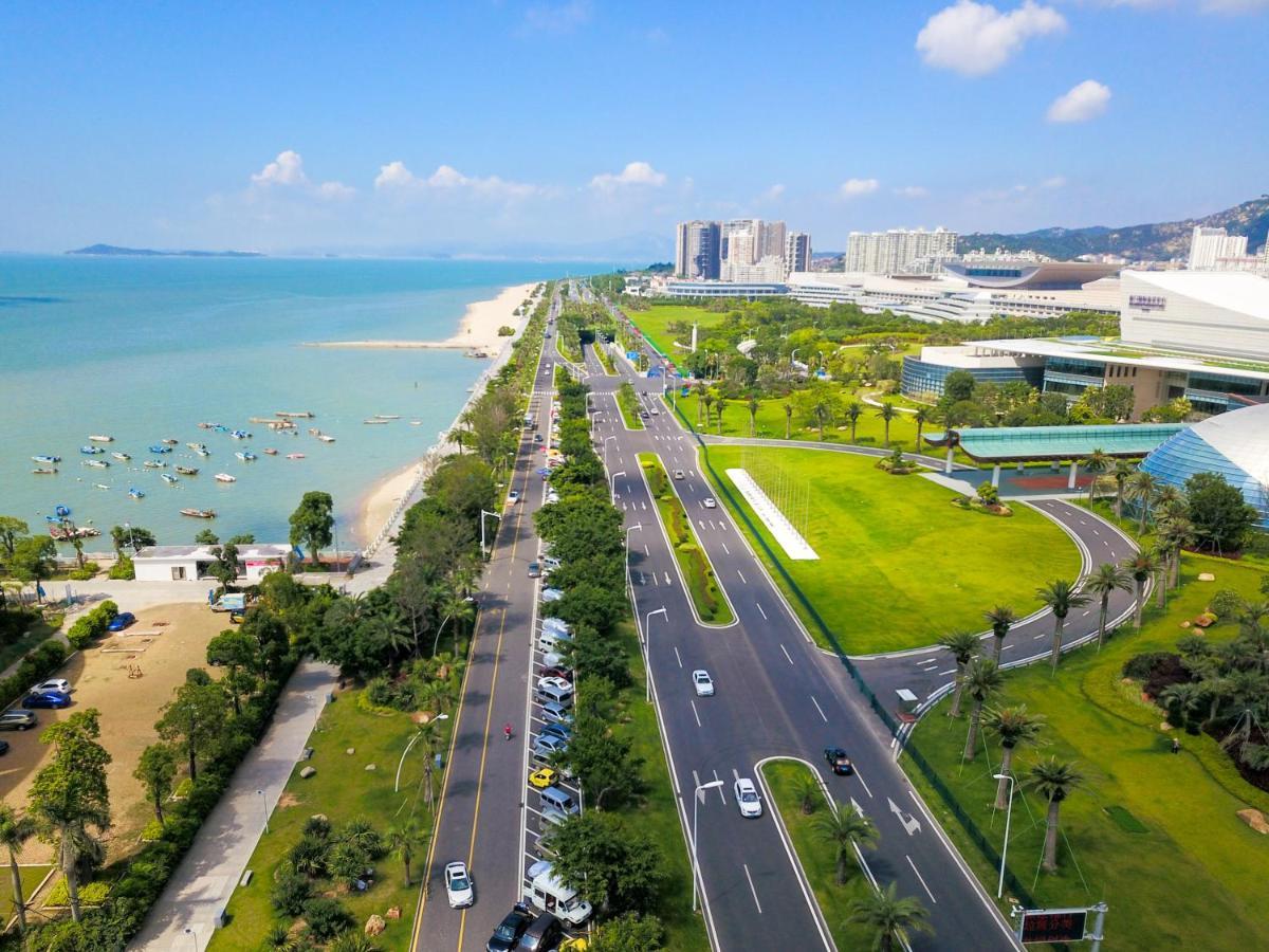Xiamen International Seaside Hotel -Hotel Corridor Leads To The Stone Exhibition Hall Bagian luar foto