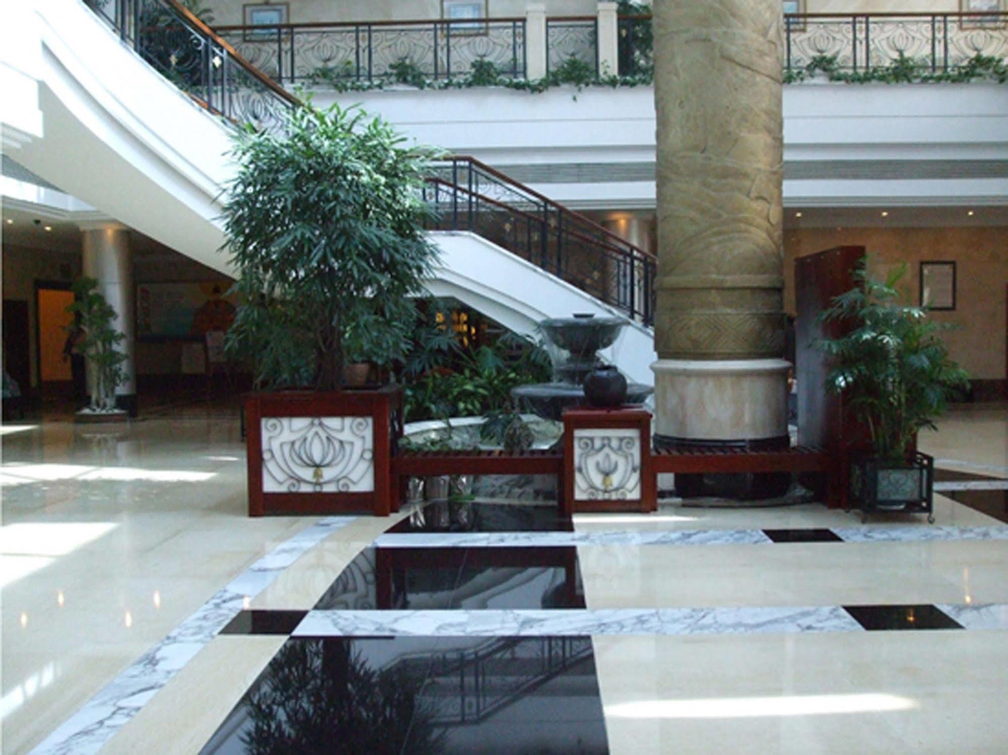Xiamen International Seaside Hotel -Hotel Corridor Leads To The Stone Exhibition Hall Bagian luar foto