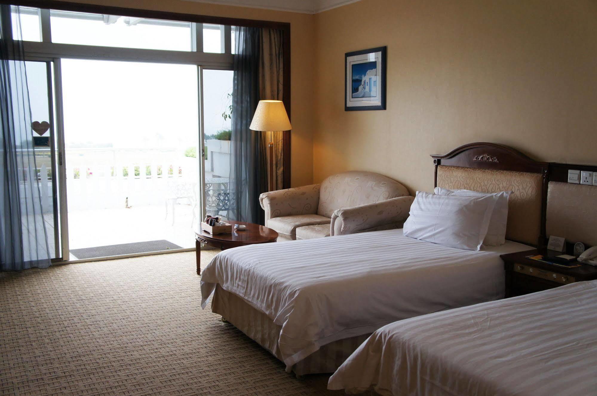 Xiamen International Seaside Hotel -Hotel Corridor Leads To The Stone Exhibition Hall Bagian luar foto