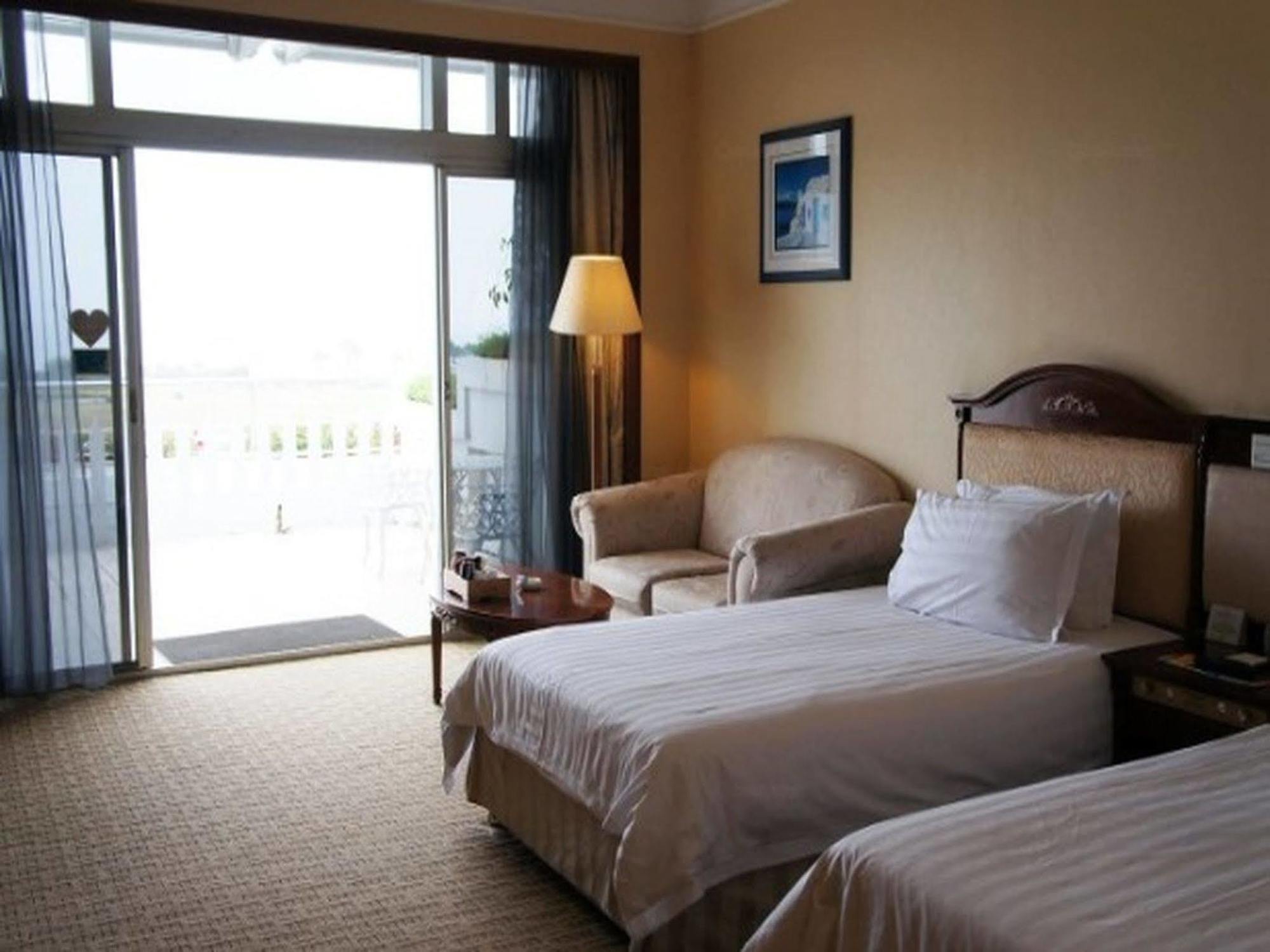 Xiamen International Seaside Hotel -Hotel Corridor Leads To The Stone Exhibition Hall Bagian luar foto