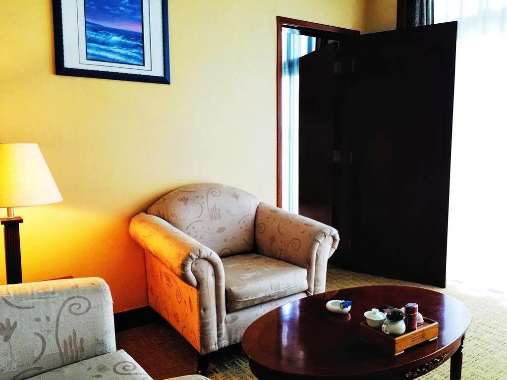 Xiamen International Seaside Hotel -Hotel Corridor Leads To The Stone Exhibition Hall Bagian luar foto