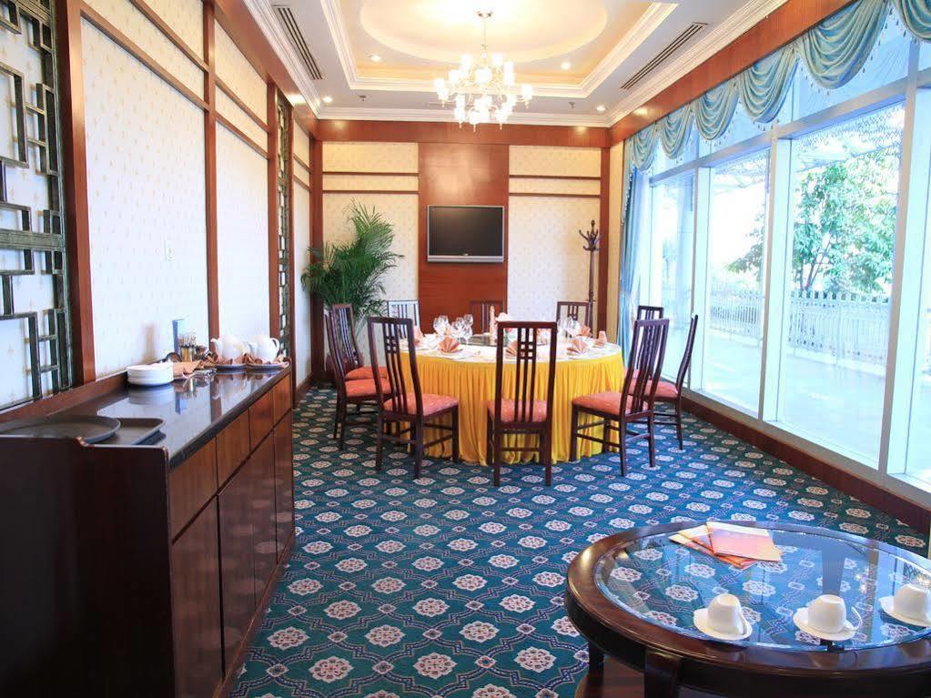 Xiamen International Seaside Hotel -Hotel Corridor Leads To The Stone Exhibition Hall Bagian luar foto