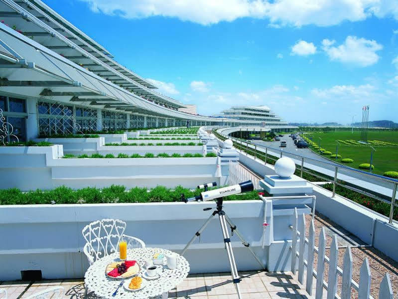 Xiamen International Seaside Hotel -Hotel Corridor Leads To The Stone Exhibition Hall Bagian luar foto