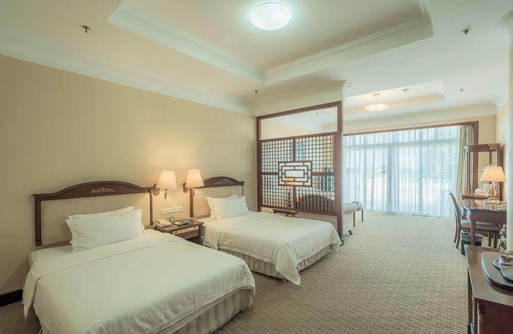 Xiamen International Seaside Hotel -Hotel Corridor Leads To The Stone Exhibition Hall Bagian luar foto